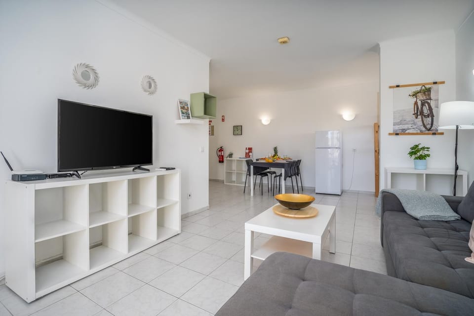 Communal lounge/ TV room, TV and multimedia, Living room, Seating area