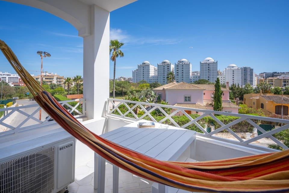 Property building, Day, Balcony/Terrace, City view