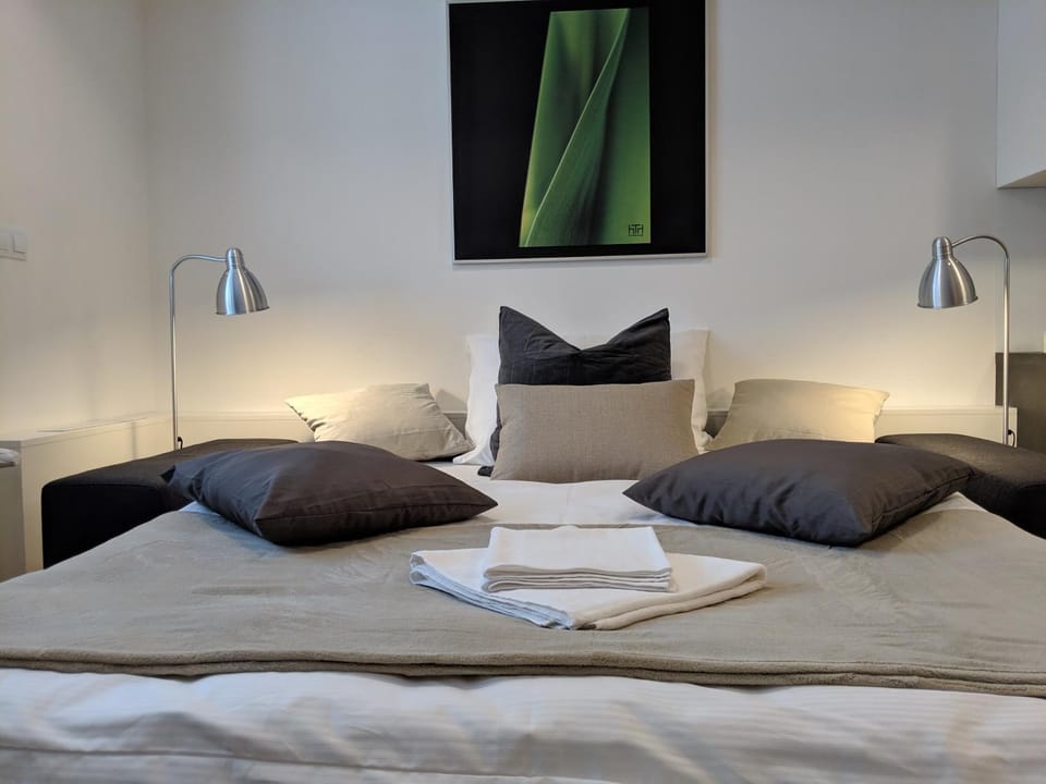 Bed, Photo of the whole room, Bedroom, towels
