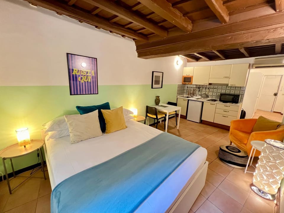 Bed, Kitchen or kitchenette, Photo of the whole room, Dining area, Bedroom