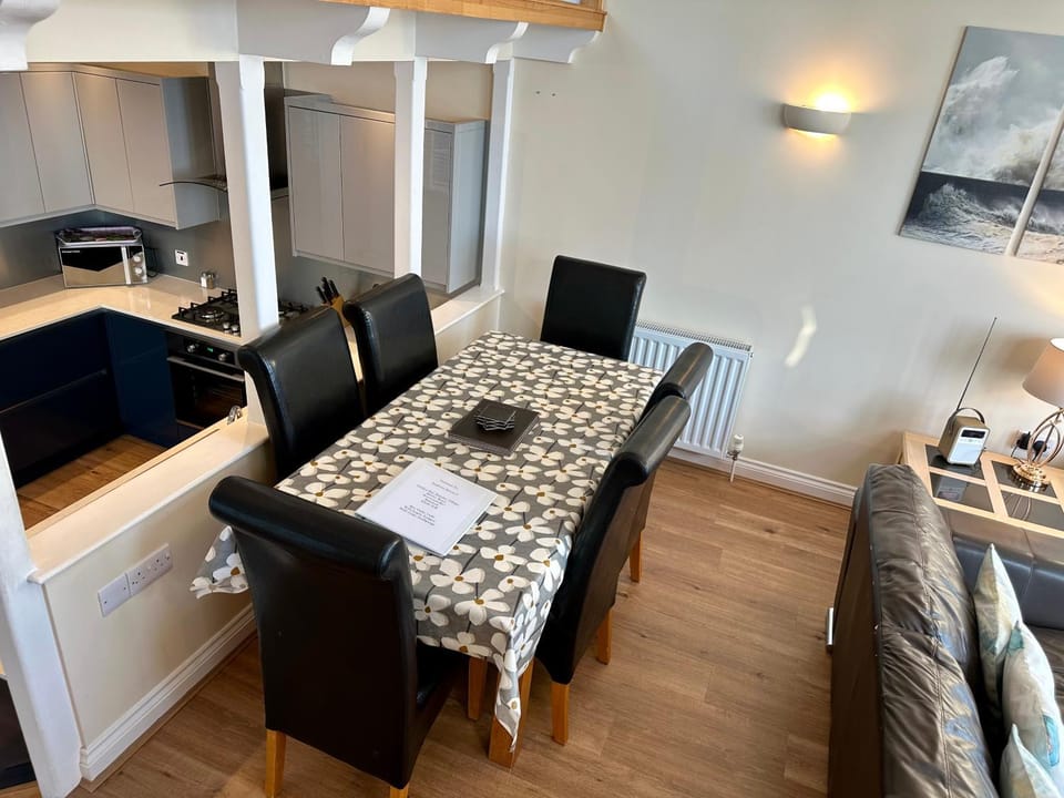 Westward Ho! Beach Retreat - Ocean View - Private Balcony - Sleeps 6 House in Westward Ho