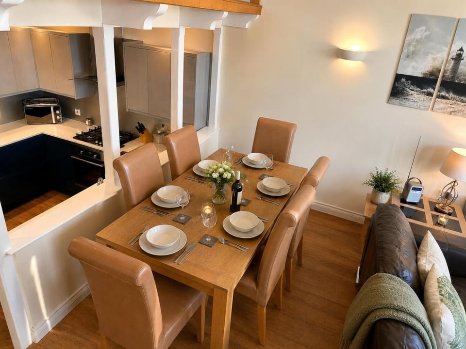 Westward Ho! Beach Retreat - Ocean View - Private Balcony - Sleeps 6 House in Westward Ho