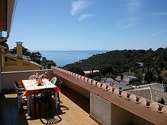 Villa Costa. House in Selva