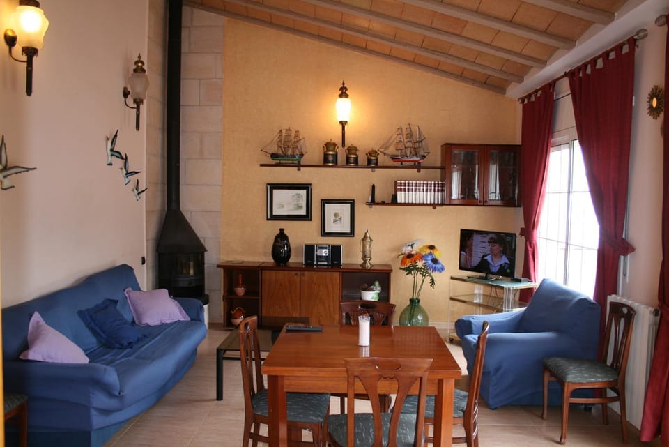 Villa Costa. House in Selva