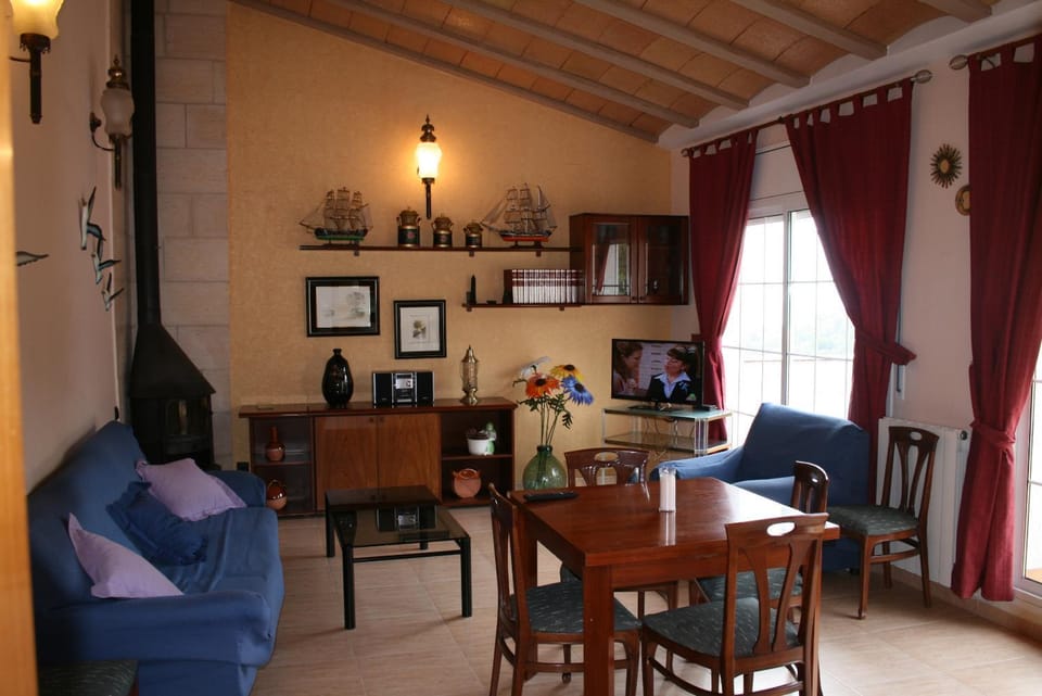 Villa Costa. House in Selva