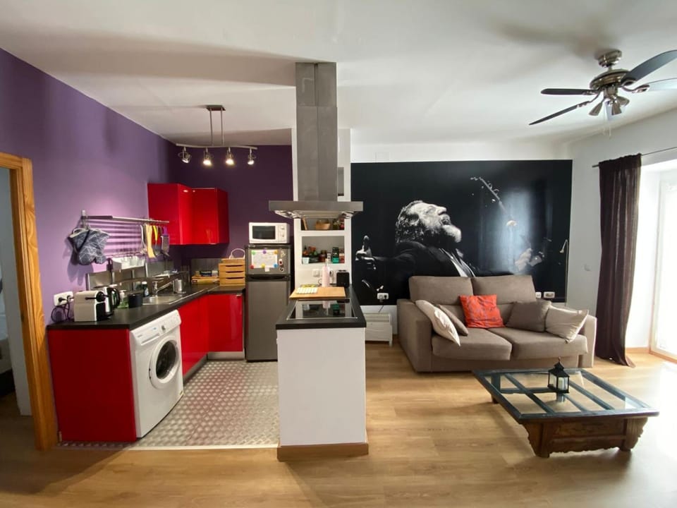 Kitchen or kitchenette, Seating area, Dining area, oven, stove