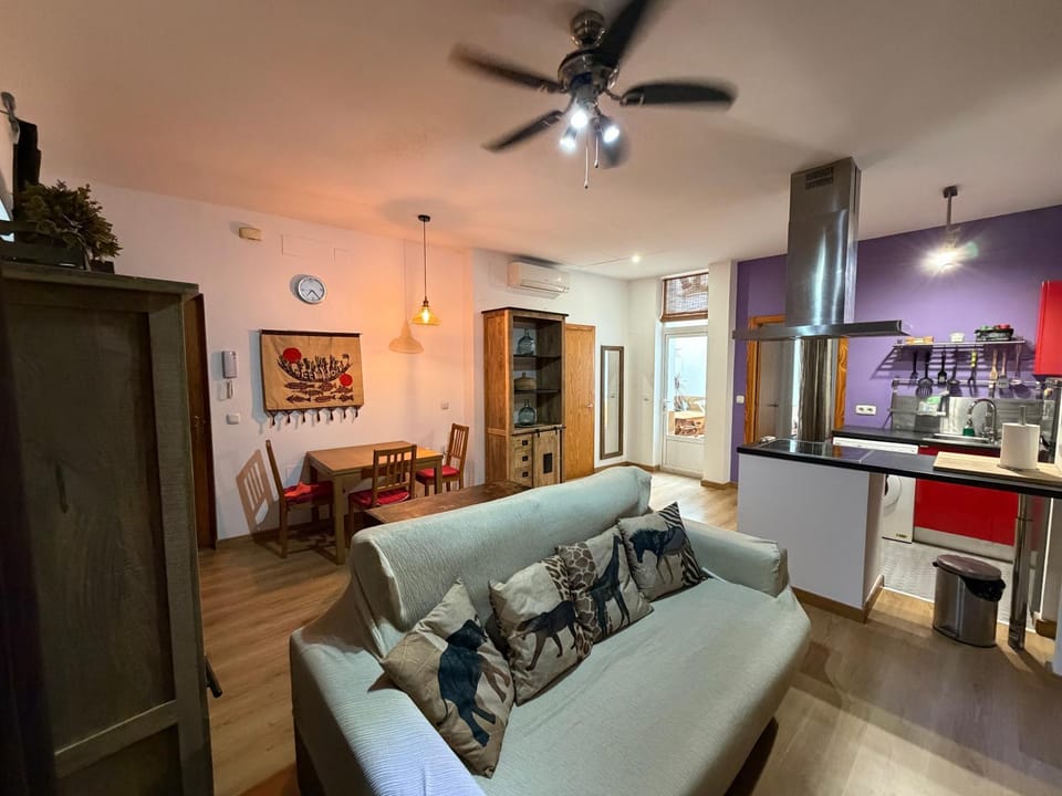 Kitchen or kitchenette, Living room, Dining area, air conditioner
