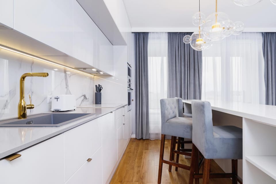 Kitchen or kitchenette, Dining area