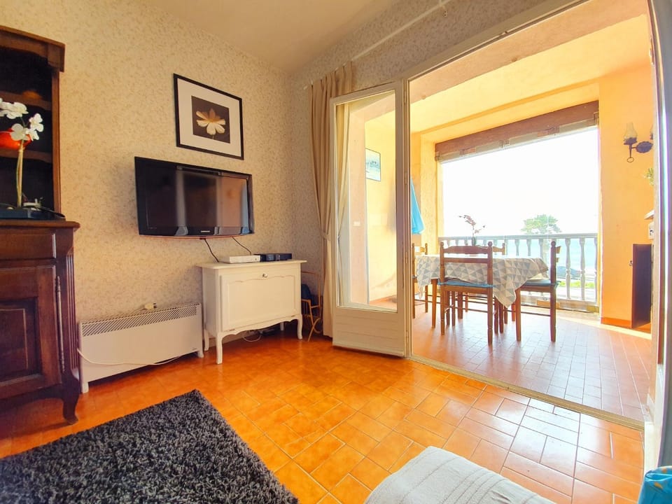 Other, Seating area