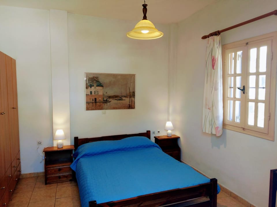 Bedroom, City view