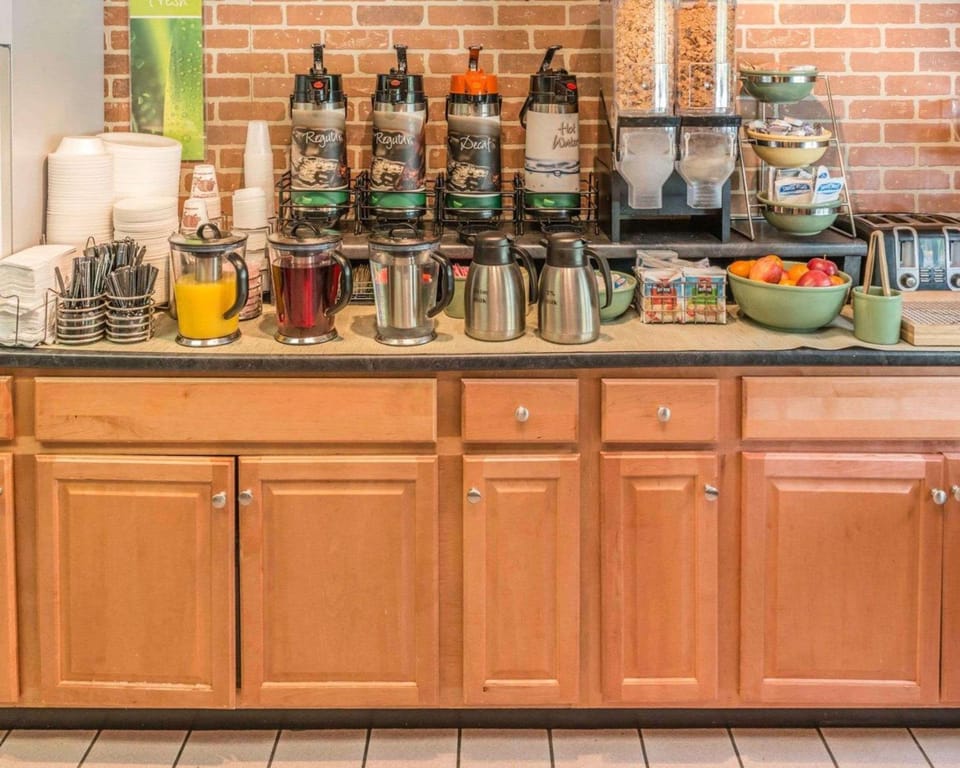 Restaurant/places to eat, Dining area, On site, Breakfast