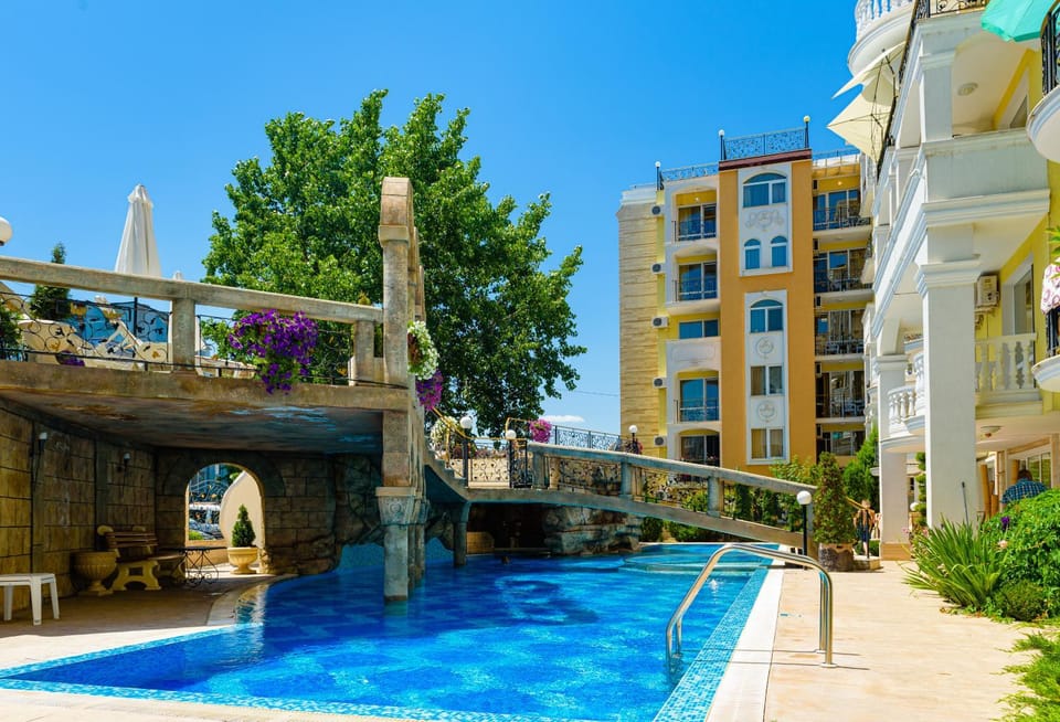 Property building, Swimming pool