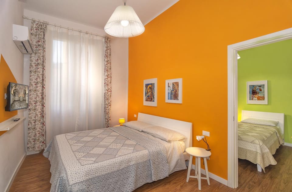 Photo of the whole room, Bedroom