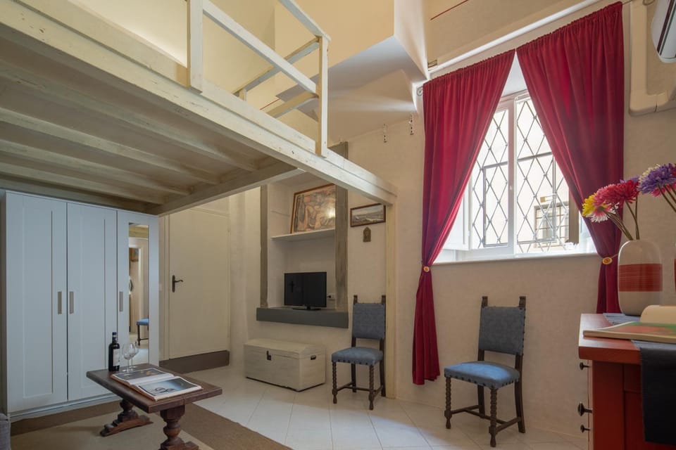 TV and multimedia, Living room, Seating area