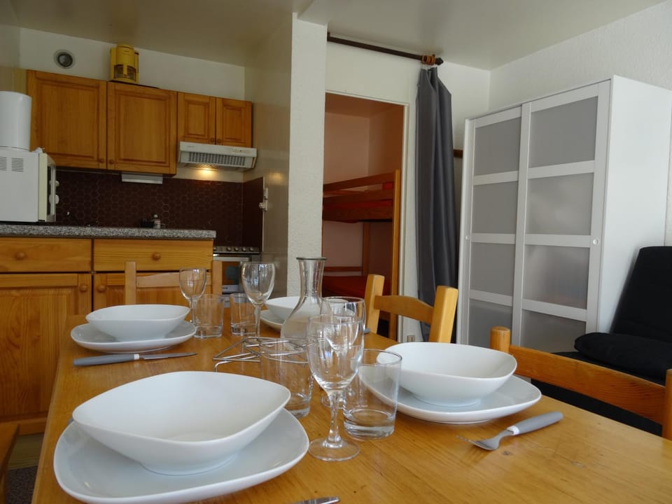 Kitchen or kitchenette, Dining area