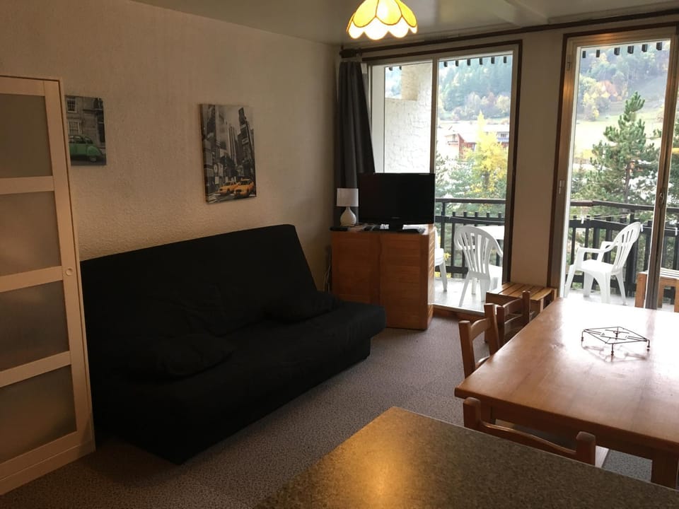 TV and multimedia, Living room, Dining area