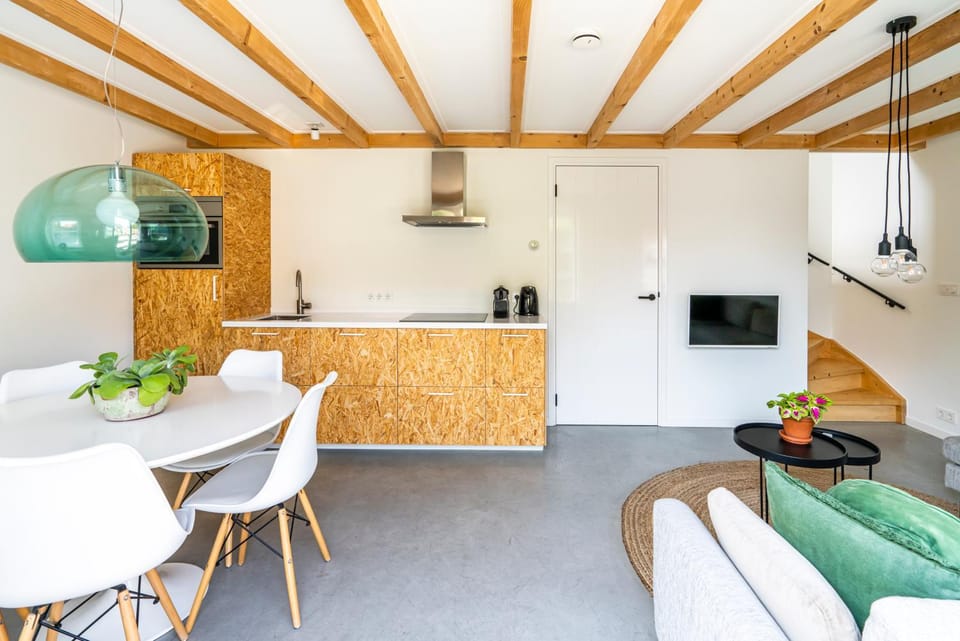 Dining area, kitchen