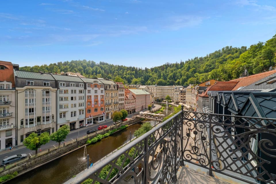 Nearby landmark, Spring, Day, Neighbourhood, Natural landscape, City view, Street view
