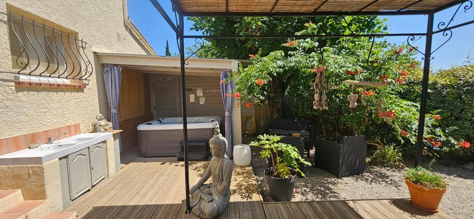 gite LAPAZ/jacuzzi privé/piscine House in French Riviera