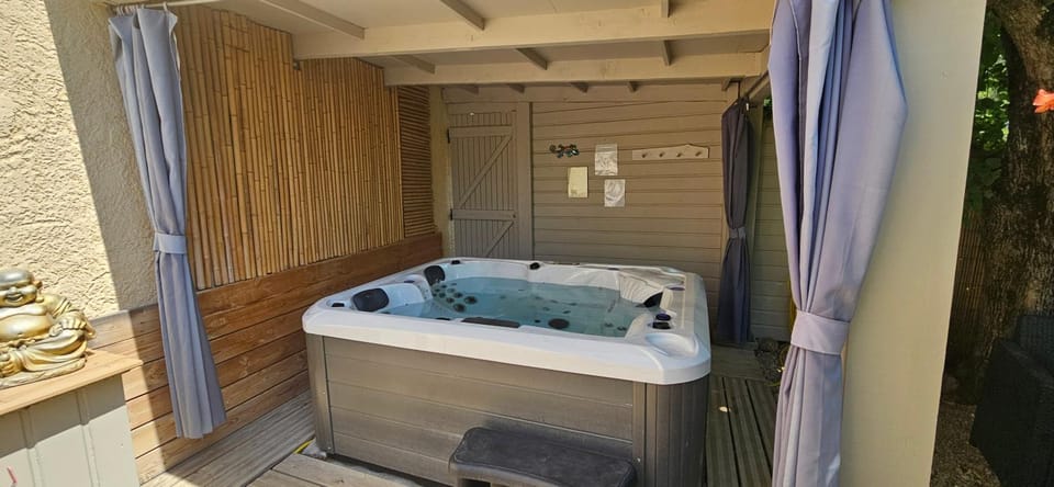 gite LAPAZ/jacuzzi privé/piscine House in French Riviera