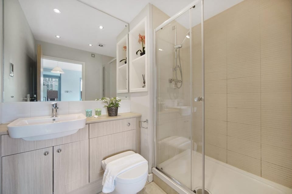 2 Bed Executive Penthouse near Liverpool Street FREE WIFI by City Stay Aparts London Apartment in London