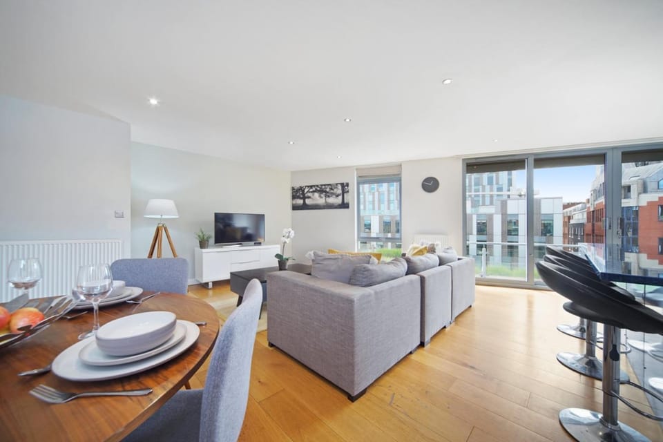 2 Bed Executive Penthouse near Liverpool Street FREE WIFI by City Stay Aparts London Apartment in London