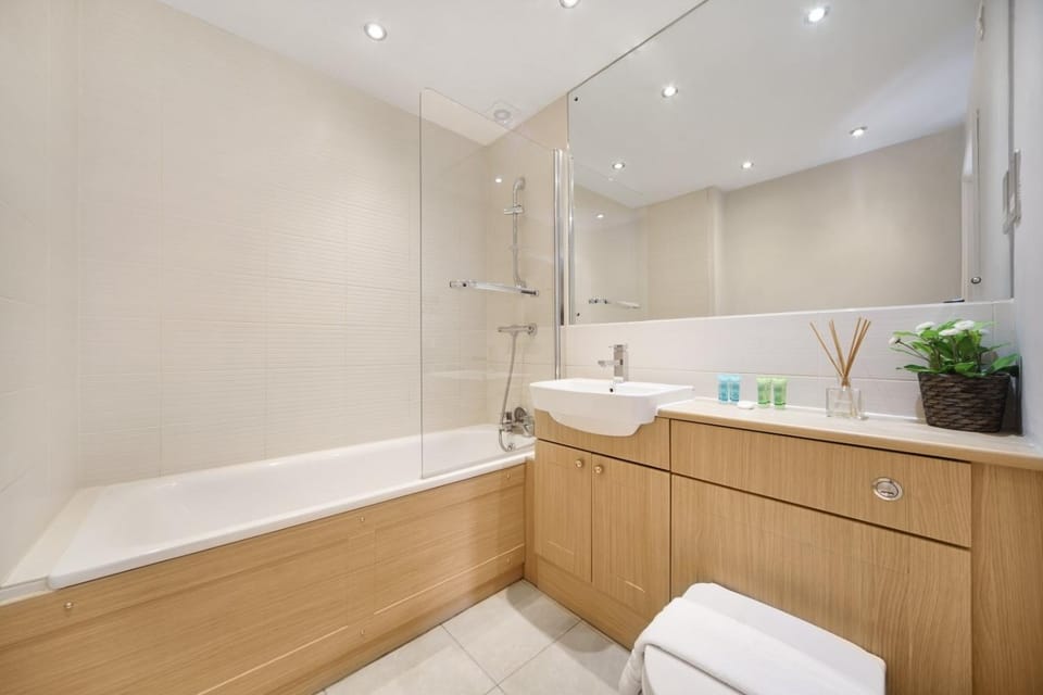 2 Bed Executive Penthouse near Liverpool Street FREE WIFI by City Stay Aparts London Apartment in London
