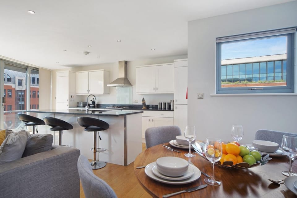 2 Bed Executive Penthouse near Liverpool Street FREE WIFI by City Stay Aparts London Apartment in London