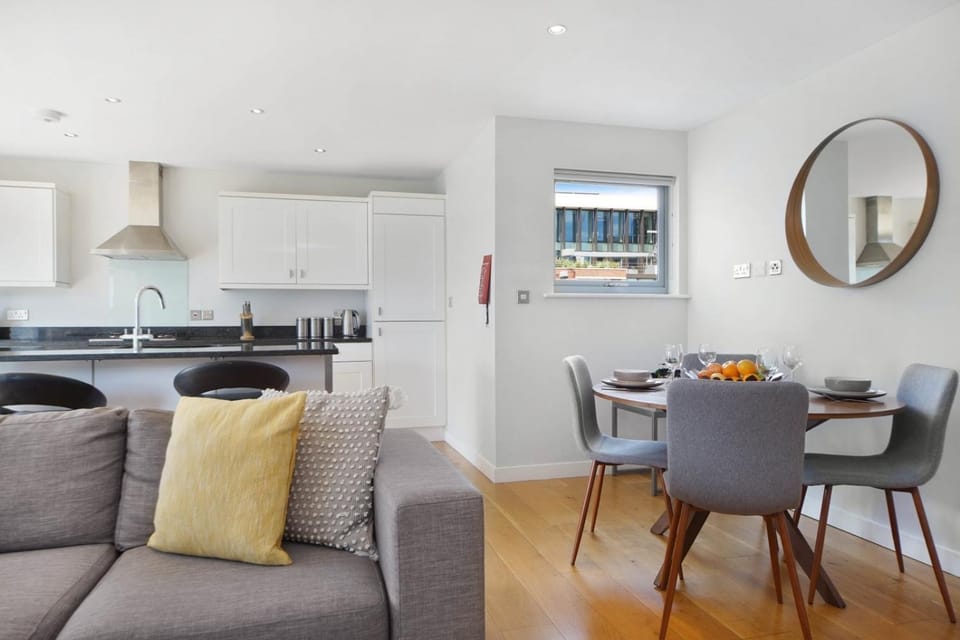 2 Bed Executive Penthouse near Liverpool Street FREE WIFI by City Stay Aparts London Apartment in London