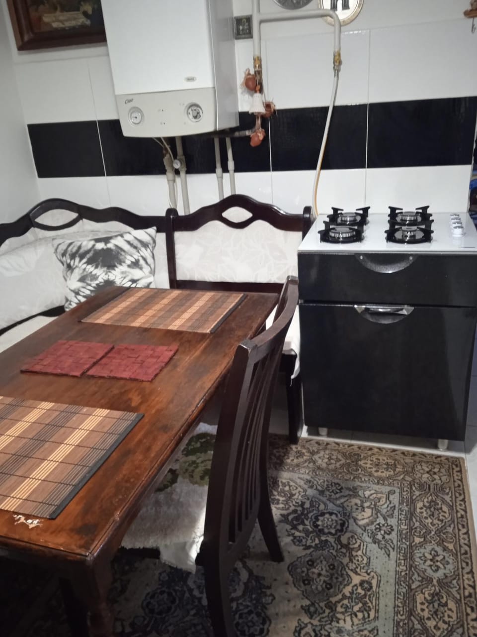 Kitchen or kitchenette, Dining area, stove