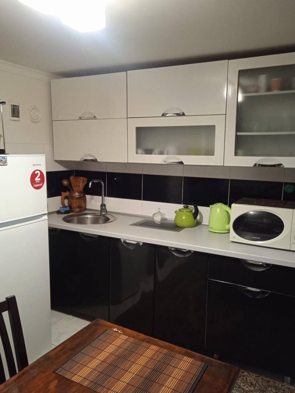 Kitchen or kitchenette, Dining area