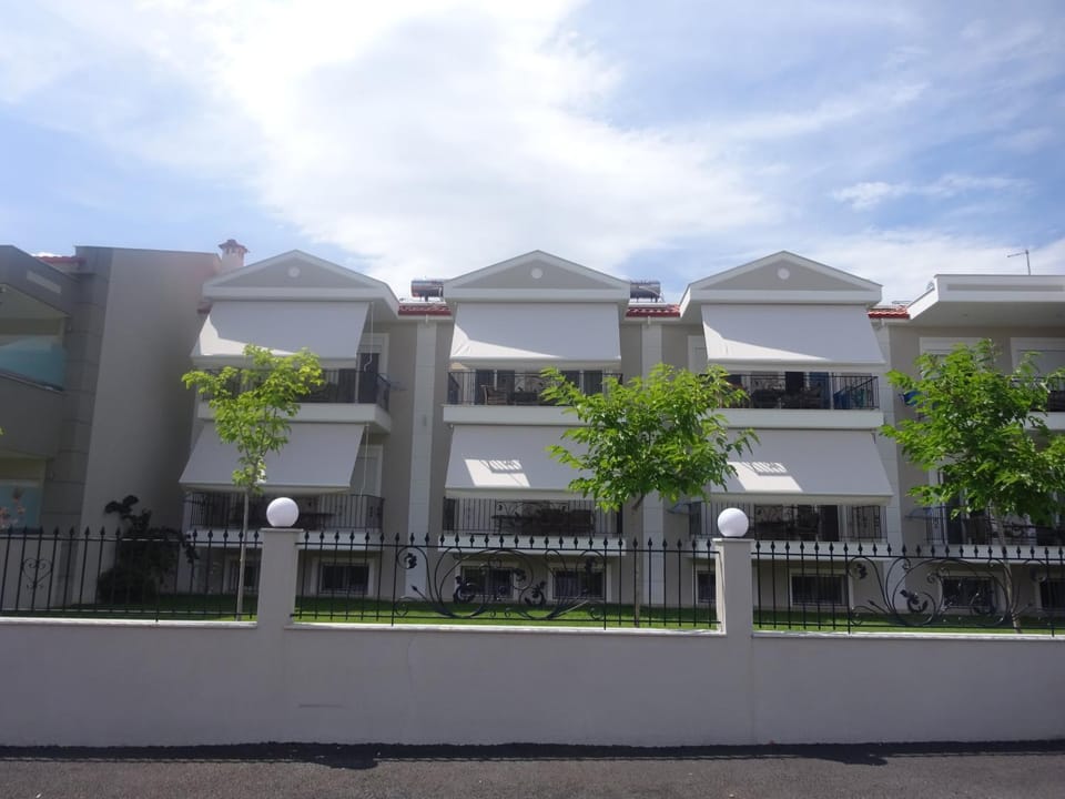 Amaryllis Apartment hotel in Nikiti