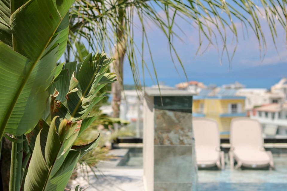 Property building, Pool view, Sea view