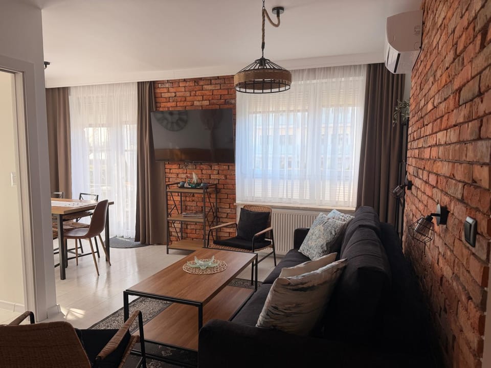 TV and multimedia, Living room, Seating area, Dining area, Garden view, air conditioner