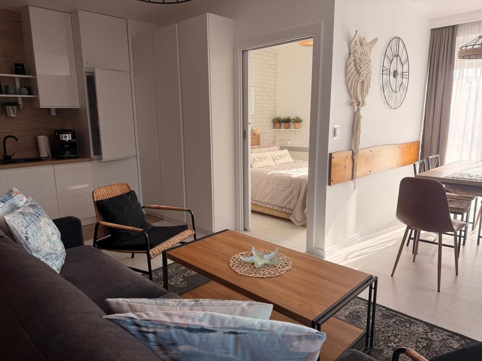 Bed, Kitchen or kitchenette, Living room, Photo of the whole room, Seating area, Dining area, Bedroom