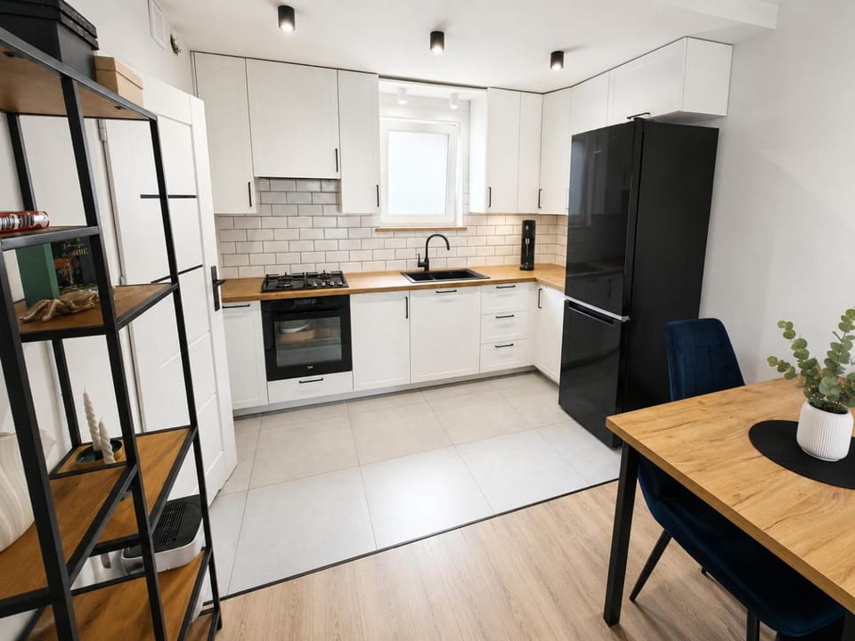 Kitchen or kitchenette, Dining area, oven, stove