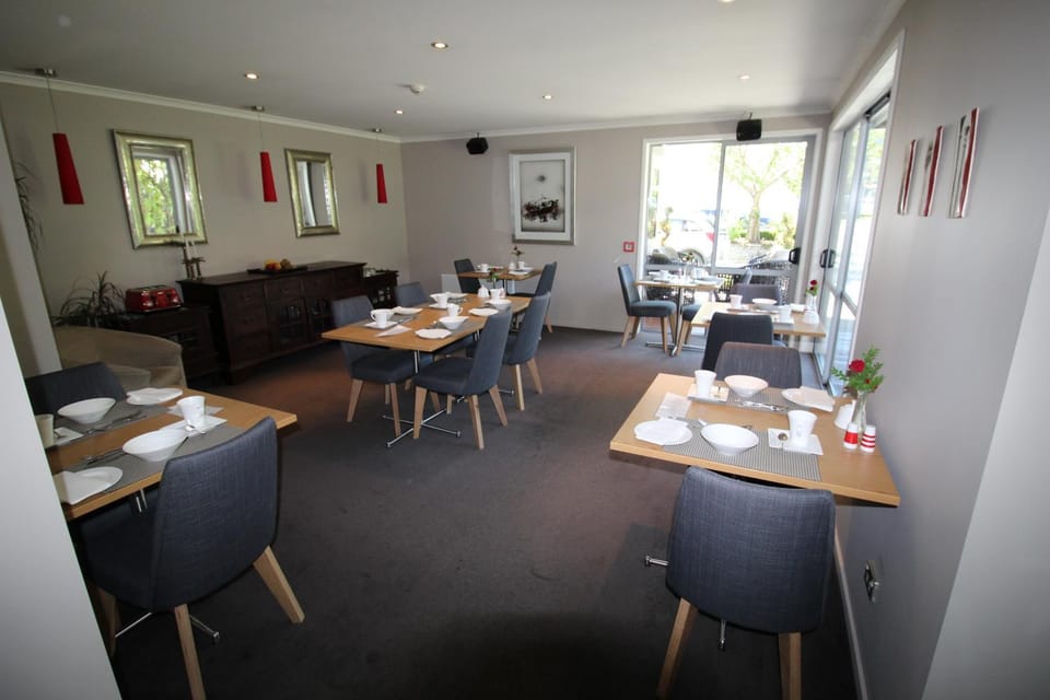 Restaurant/places to eat, On site, Breakfast, Internal: Not applicable to any particular room