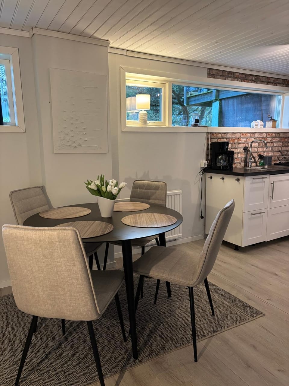Dining area, kitchen