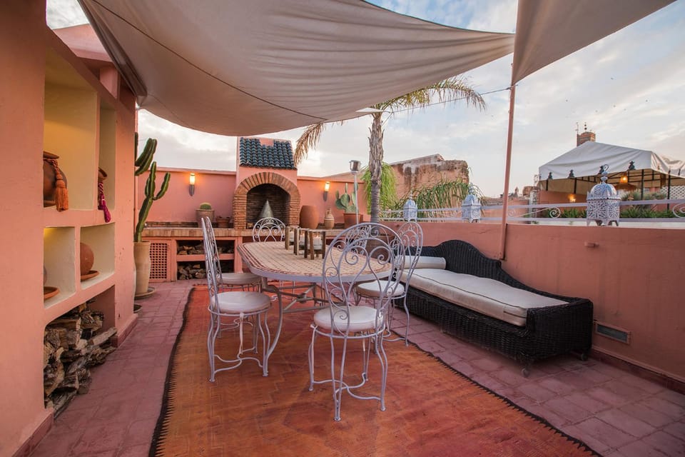 Restaurant/places to eat, Balcony/Terrace