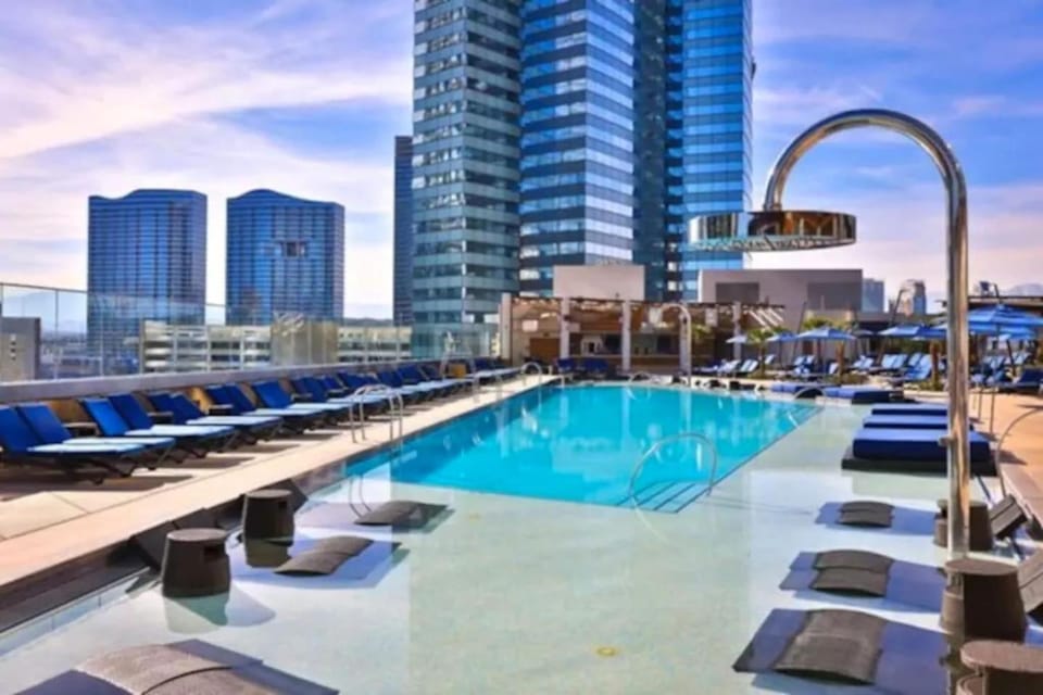 Swimming pool, Swimming pool