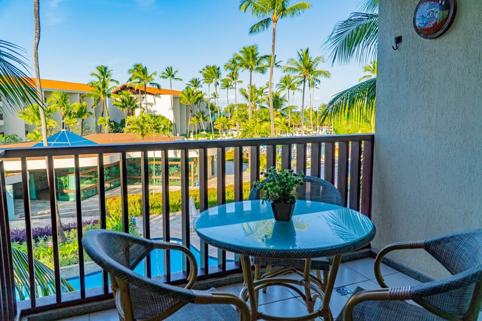 Restaurant/places to eat, Pool view