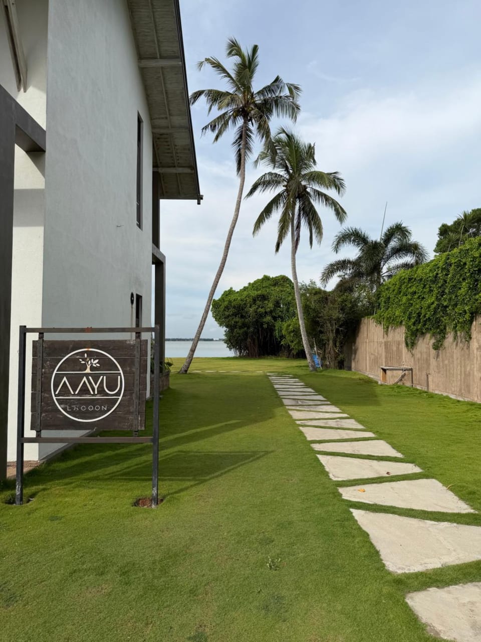 Facade/entrance, Day, Garden, Garden view