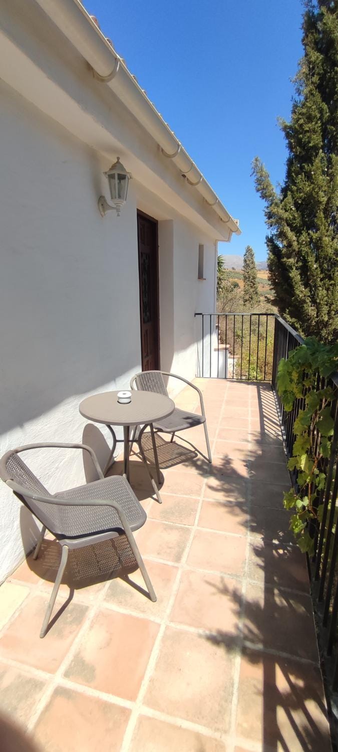 B&B Cortijo Loma León Bed and Breakfast in Axarquía