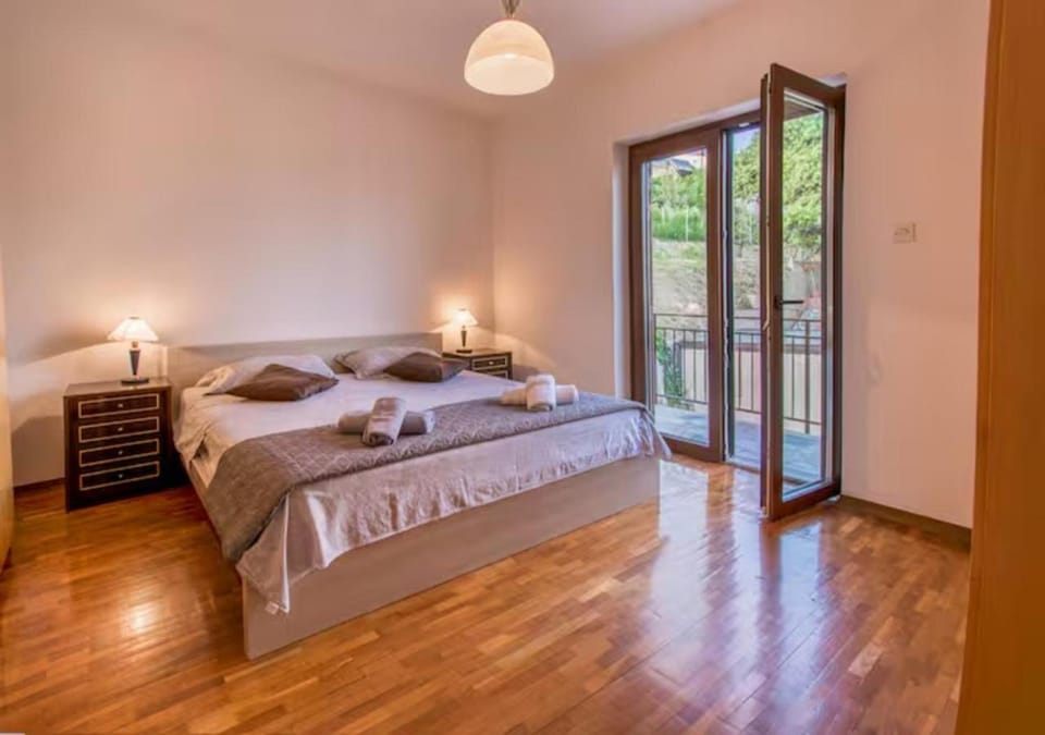 Bed, View (from property/room), Photo of the whole room, Bedroom, Sea view, towels