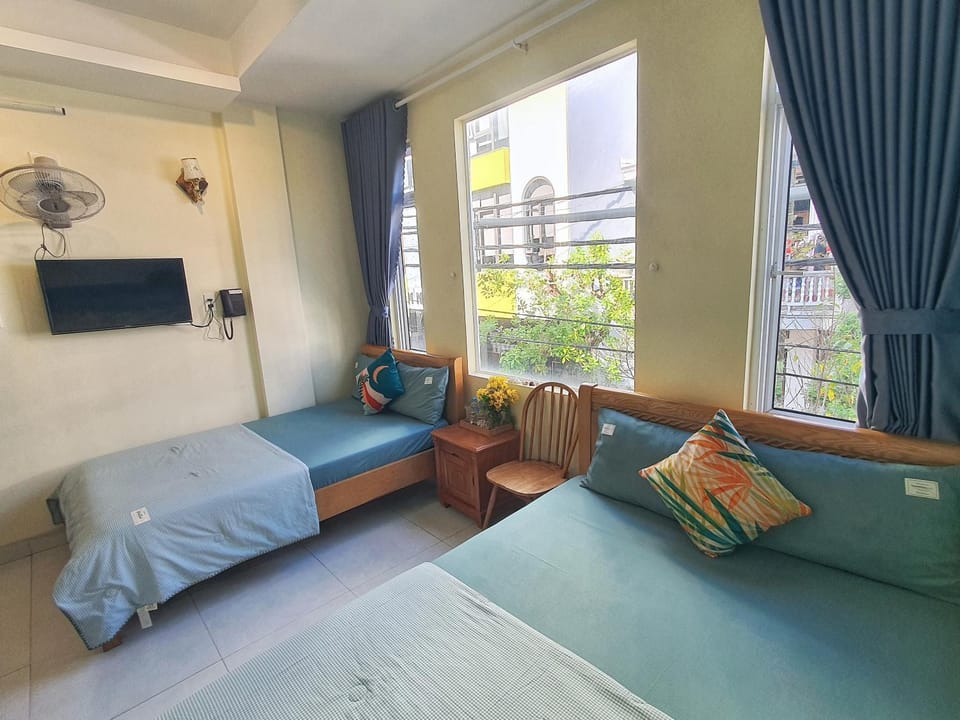 Bed, TV and multimedia, Living room, Photo of the whole room, Bedroom