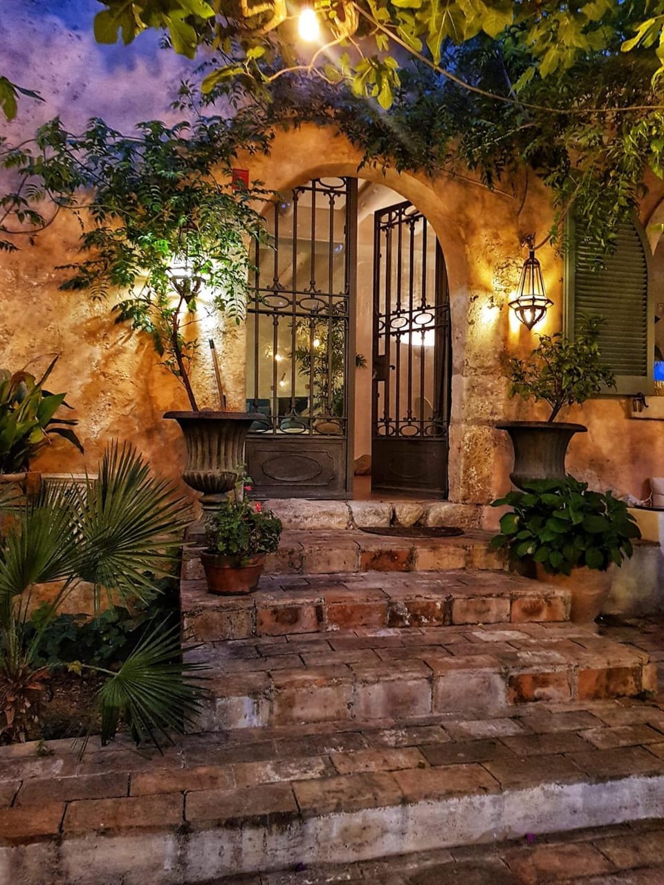 Facade/entrance
