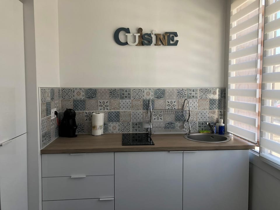 Kitchen or kitchenette, Communal kitchen