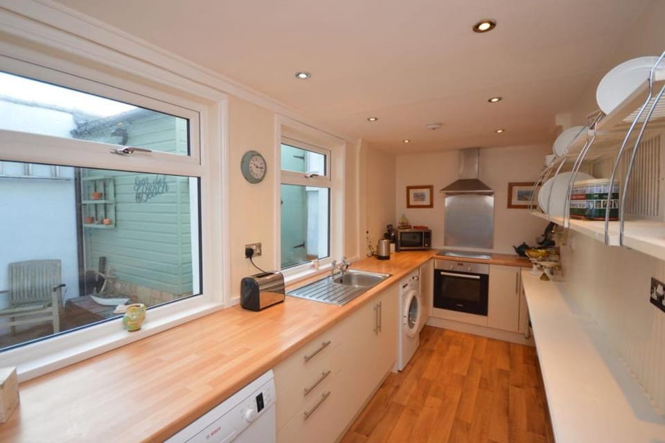 Kitchen or kitchenette, dishwasher, minibar, pet friendly, stove, toaster