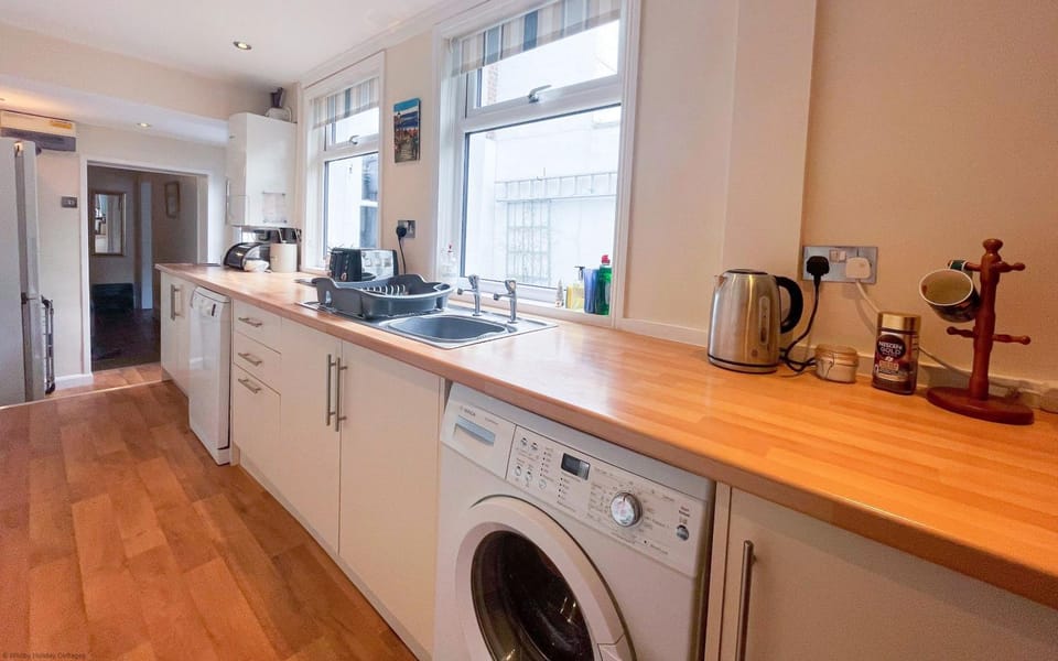 Coffee/tea facilities, Kitchen or kitchenette, dishwasher, minibar, pet friendly, stove, toaster, washing machine
