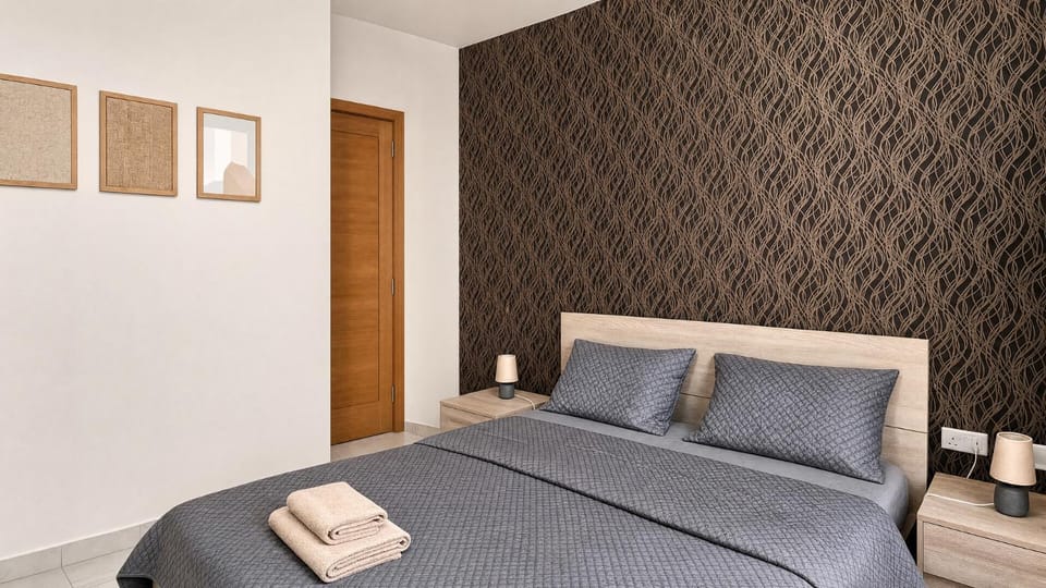Bed, Photo of the whole room, Bedroom, towels